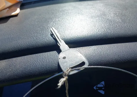 2001 Chevrolet Silverado 1500 z USA, uszkodzony, nr VIN 2GCEC19WX11201565